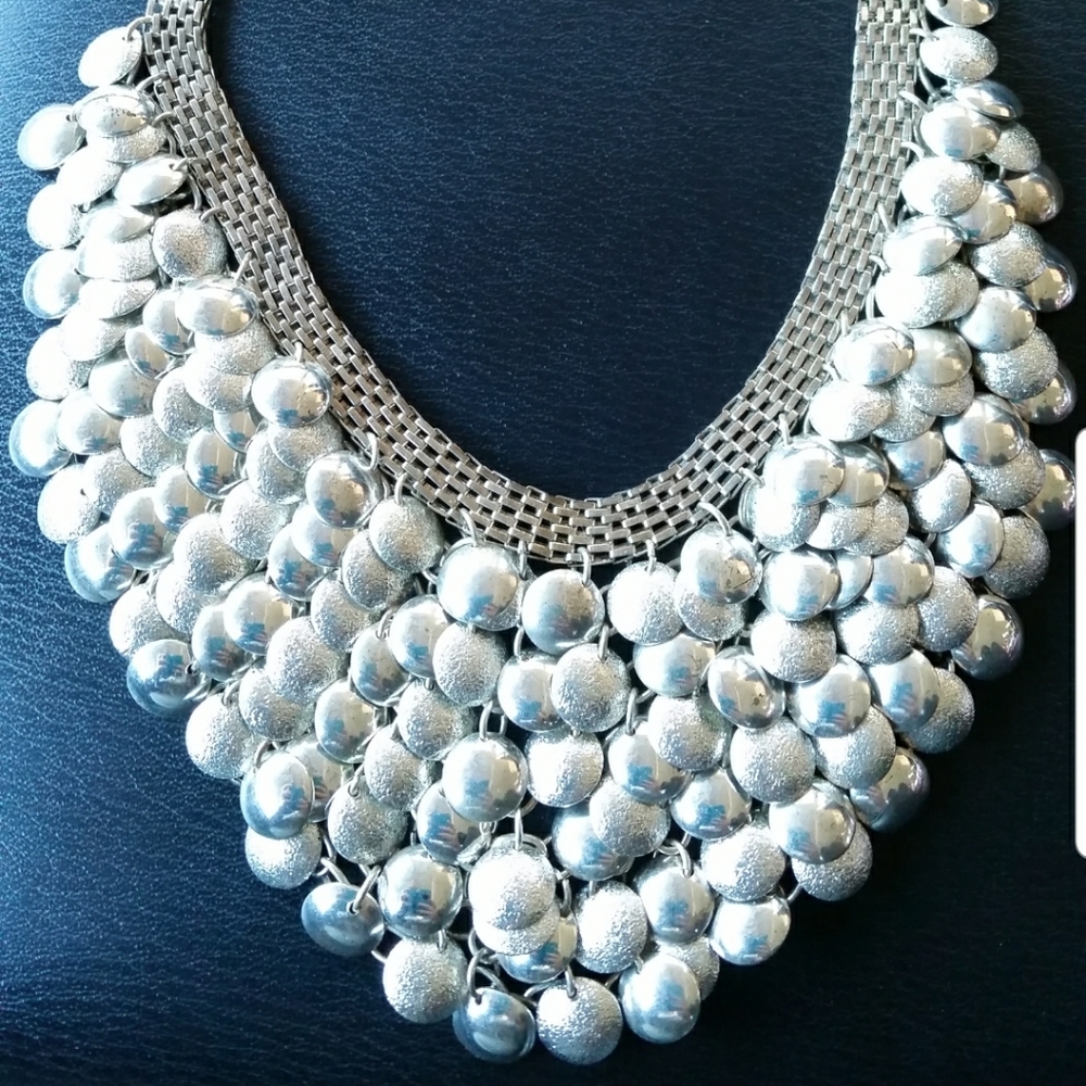 Boutique necklace statement